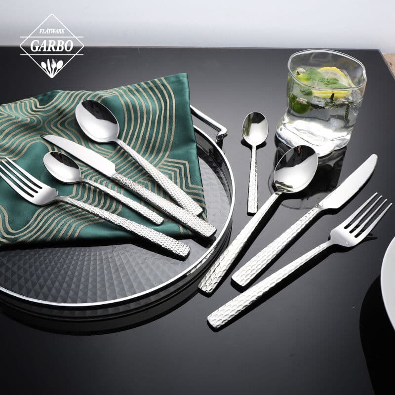 Cutlery Set — Embossed